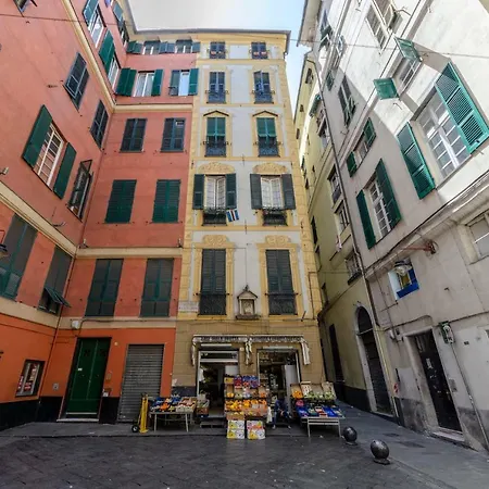 Hintown Castelli's The Twins Appartement *
