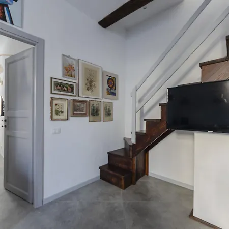 Hintown Castelli's The Twins Appartement